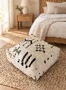 Diyara Artisanat Pouf en laine et coton écru à motifs graphiques noirs 2.webp