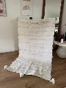 Diyara Artisanat Plaid berbère écru à franges, pompons et sequins 3.webp