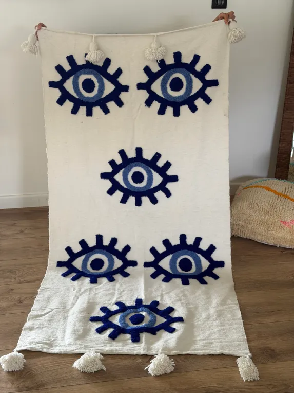 Diyara Artisanat Plaid écru à motifs œil bleu et pompons 3.webp