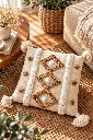 Diyara Artisanat Housse de coussin en coton écru à motifs berbères en relief 3.webp