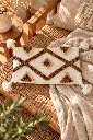 Diyara Artisanat Housse de coussin berbère tuftée marron et beige 3.webp